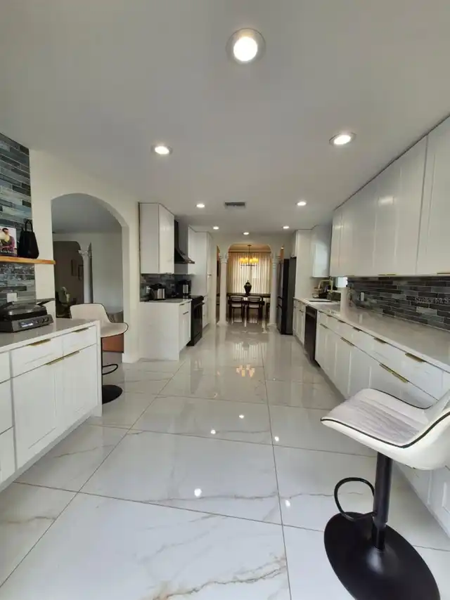 Listing Photo 12