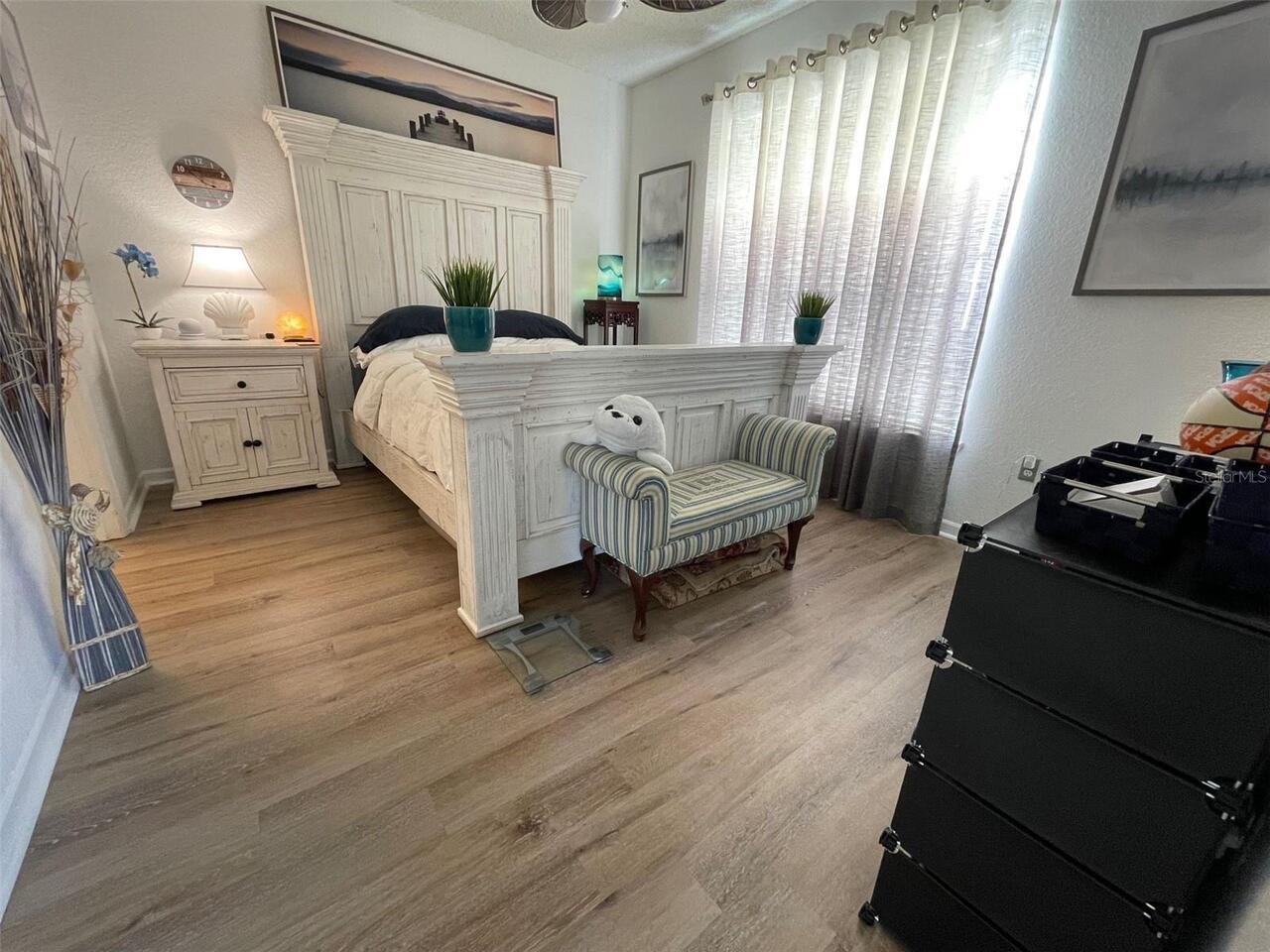 Listing Photo 11