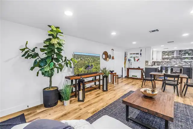 Listing Photo 10