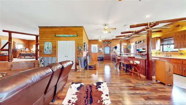 Listing Photo 11
