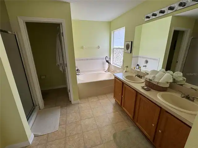 Listing Photo 12