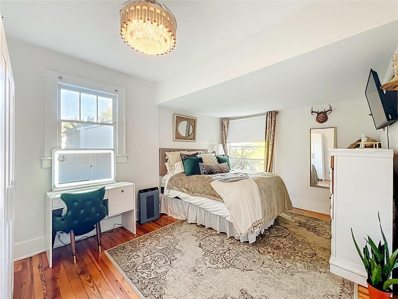 Listing Photo 12