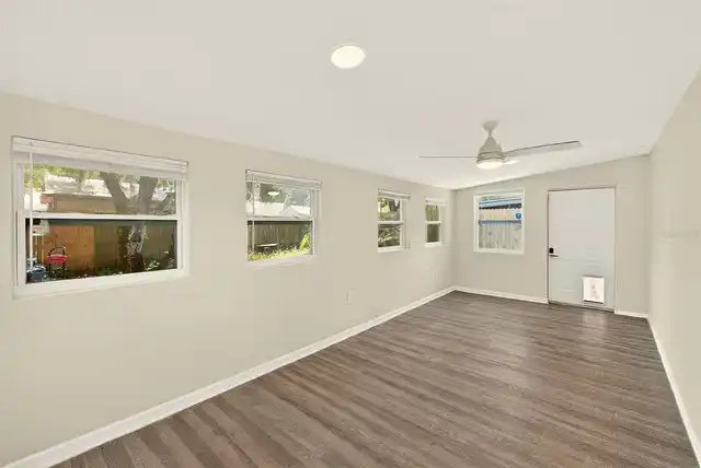 Listing Photo 14