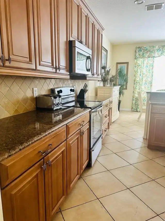 Listing Photo 8