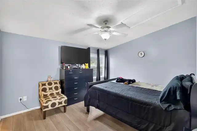 Listing Photo 12