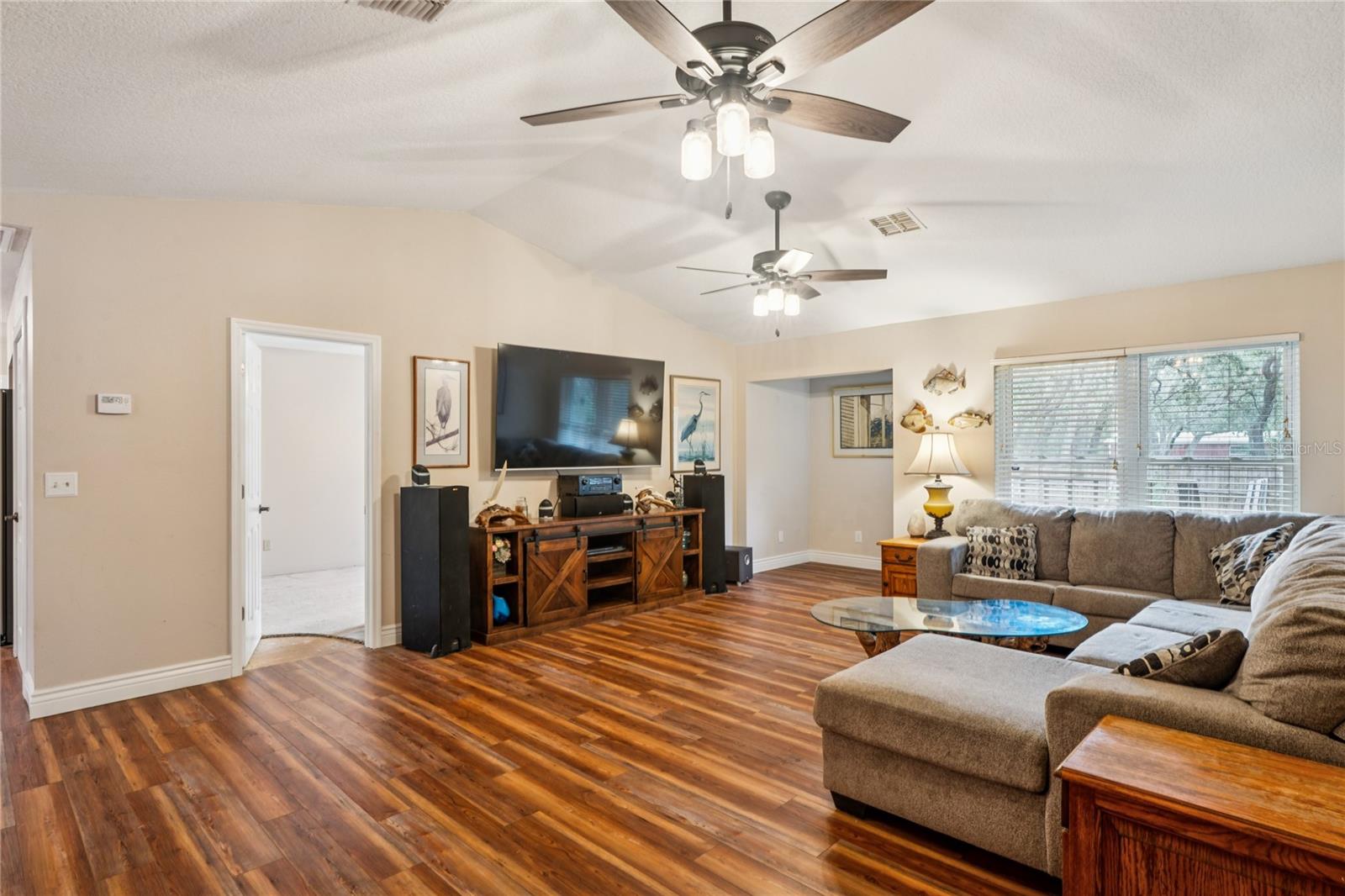 Listing Photo 12