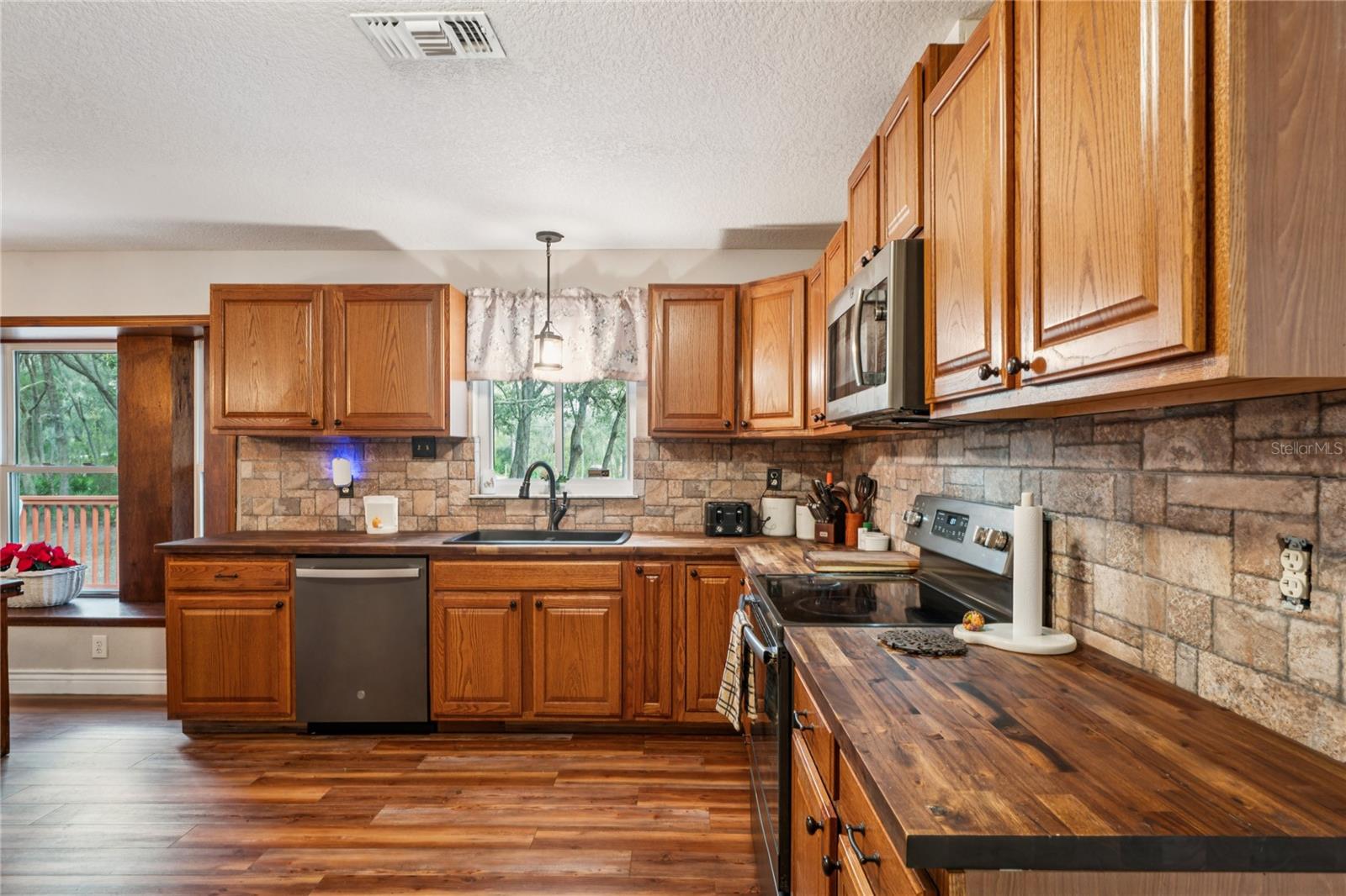 Listing Photo 16