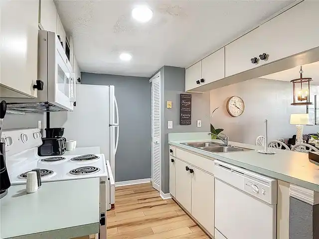 Listing Photo 12
