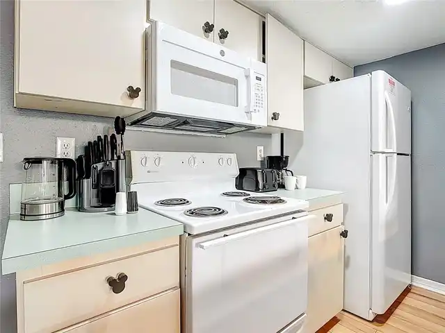 Listing Photo 14