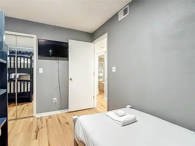 Listing Photo 17