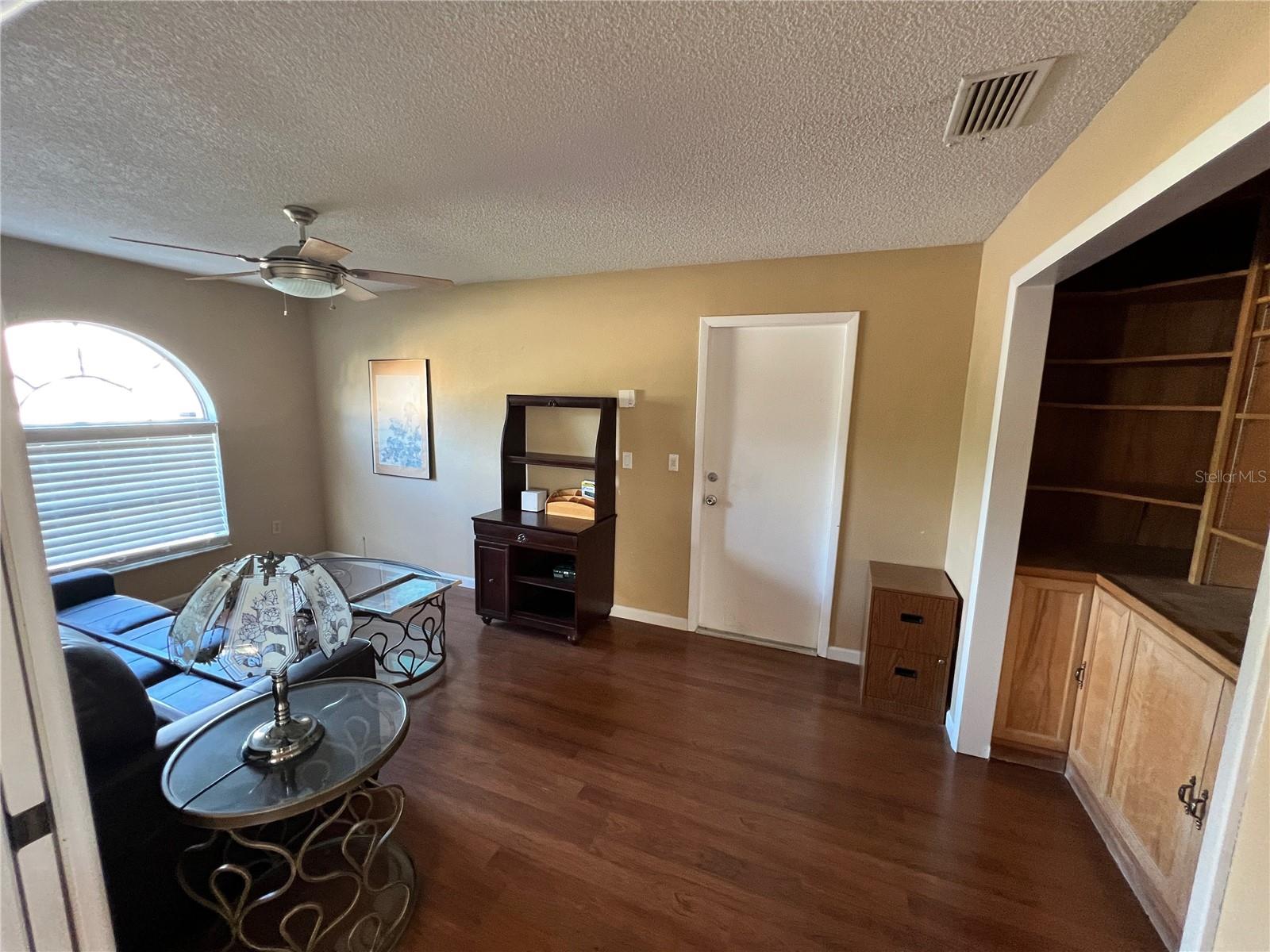 Listing Photo 12