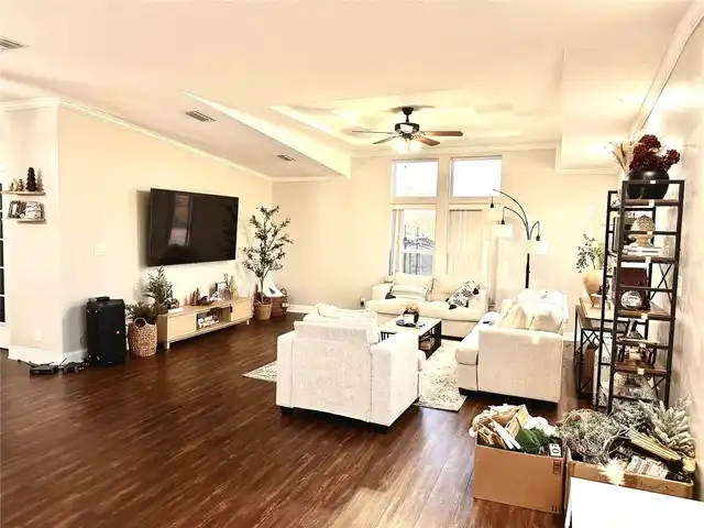 Listing Photo 11
