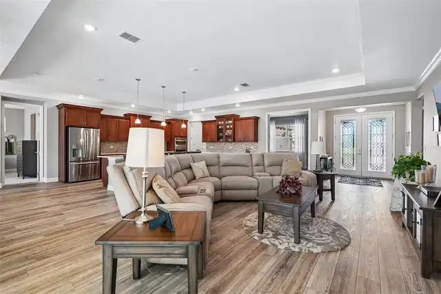 Listing Photo 11