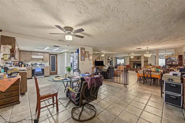 Listing Photo 12
