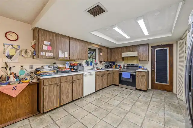 Listing Photo 14