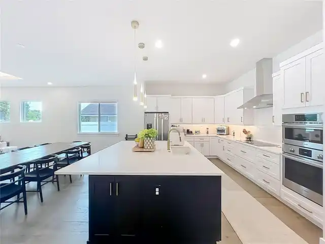 Listing Photo 10