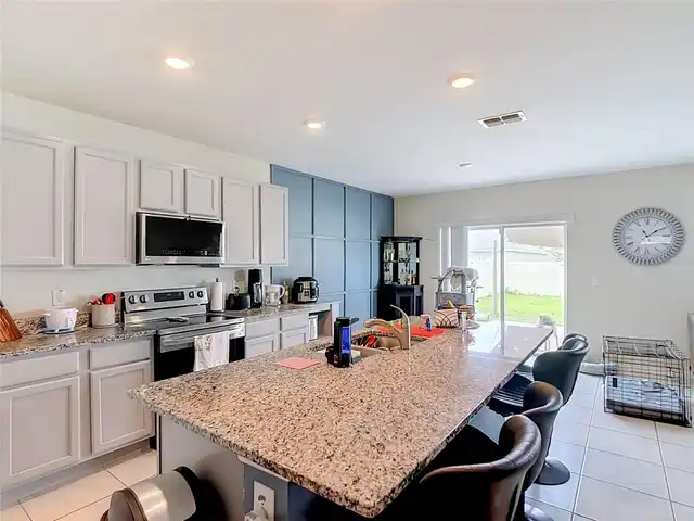 Listing Photo 8