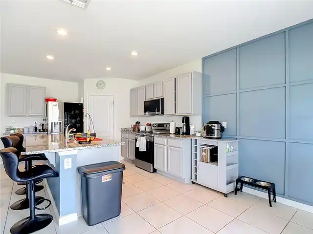 Listing Photo 10