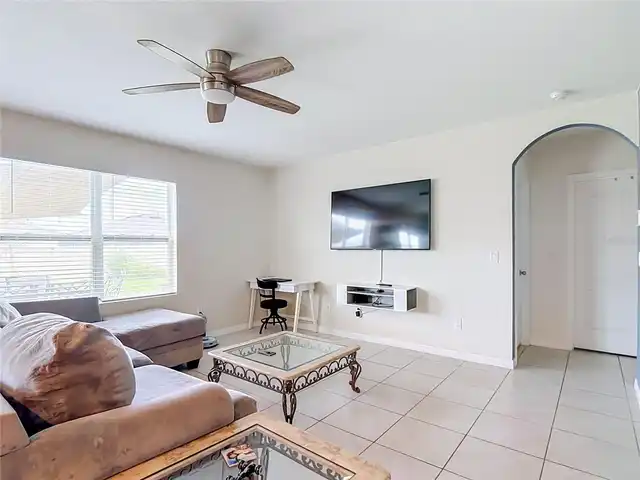 Listing Photo 12