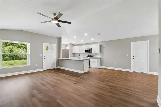 Listing Photo 9