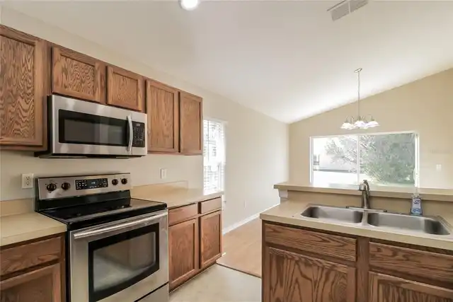 Listing Photo 9