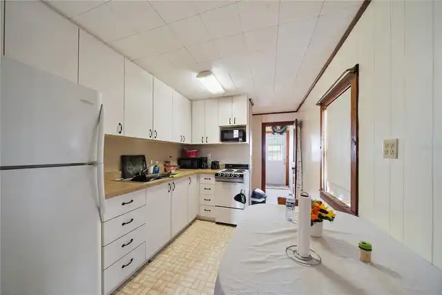 Listing Photo 10