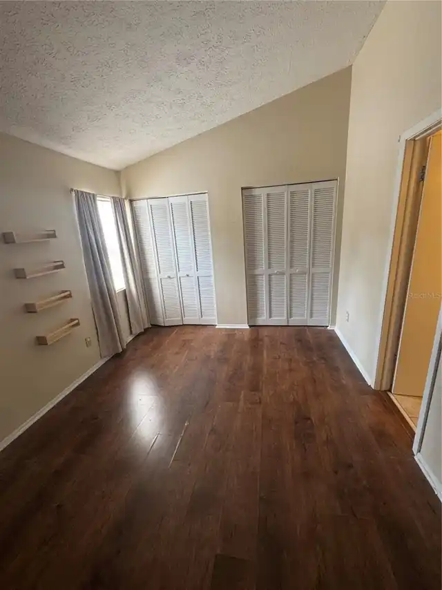 Listing Photo 12