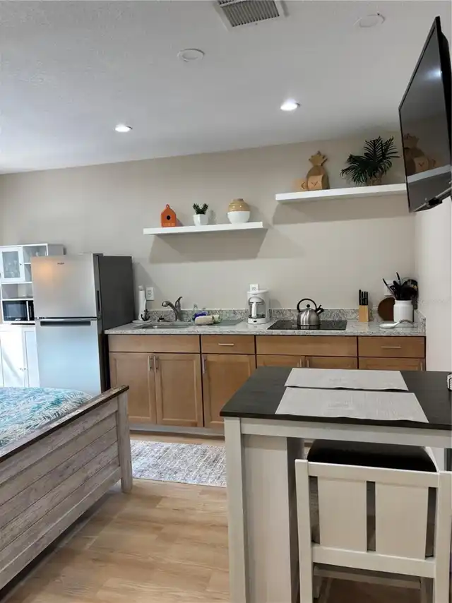 Listing Photo 10