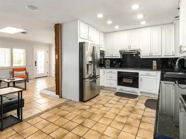 Listing Photo 8