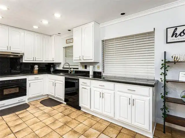 Listing Photo 9
