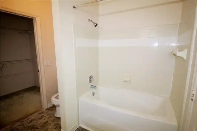 Listing Photo 12