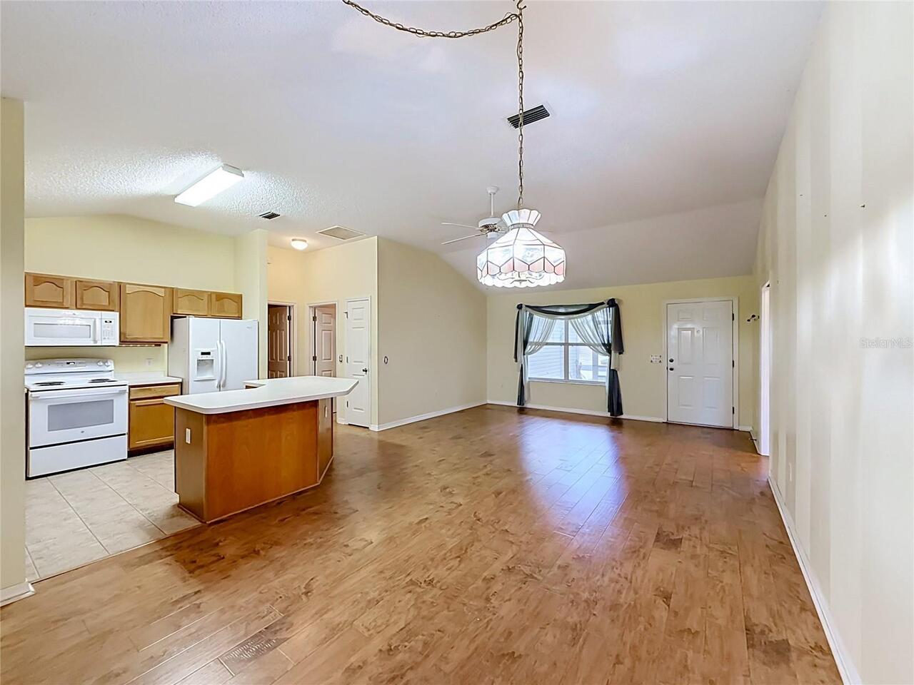 Listing Photo 12