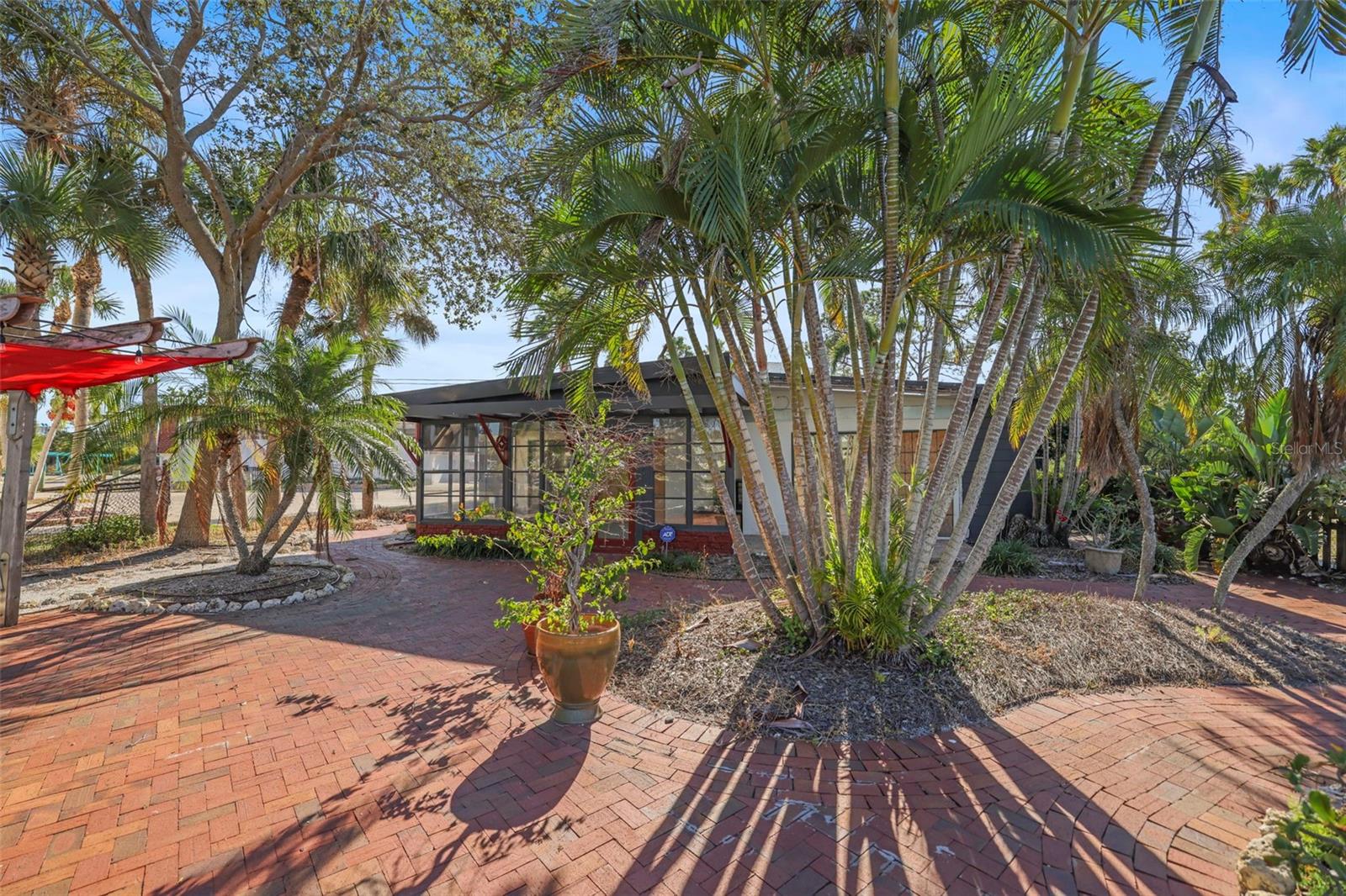 Listing Photo 11