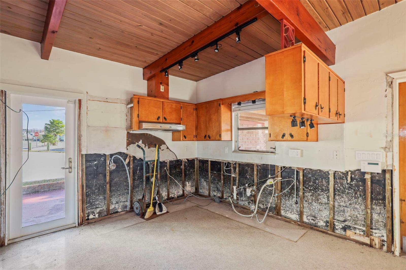 Listing Photo 17