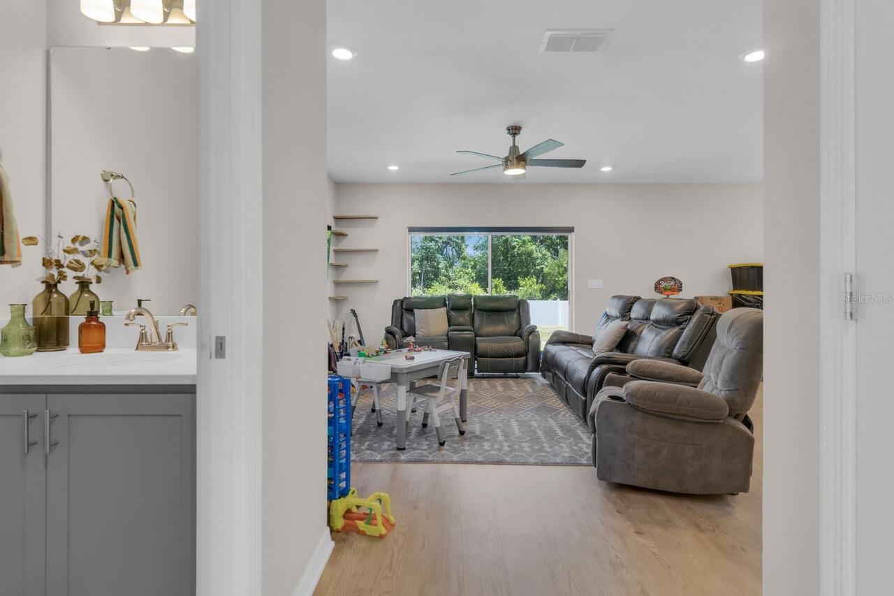 Listing Photo 11