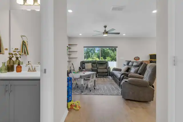 Listing Photo 11