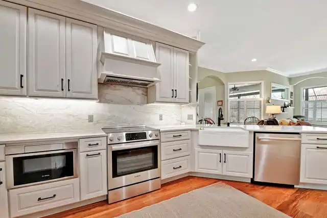 Listing Photo 11