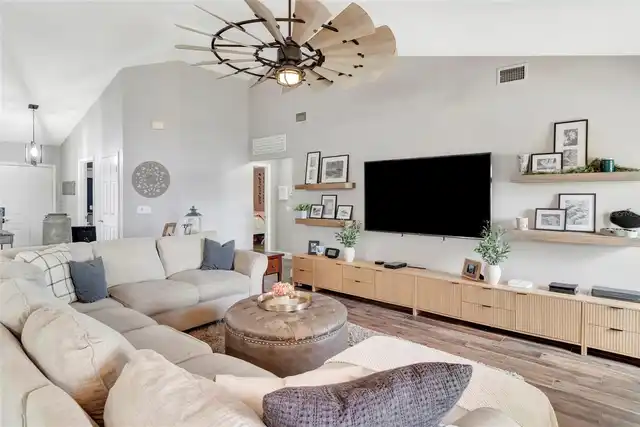 Listing Photo 15