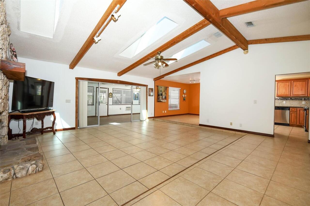 Listing Photo 14