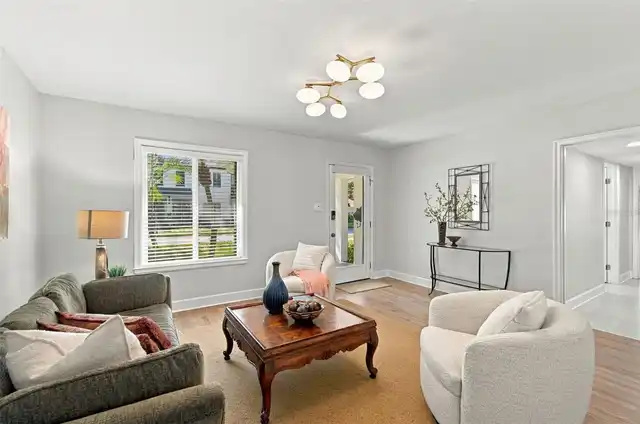 Listing Photo 11