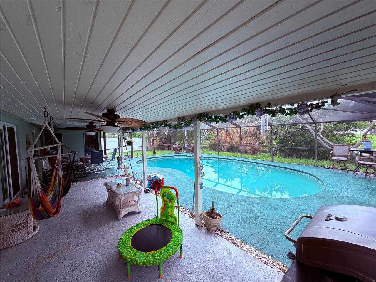 Listing Photo 10