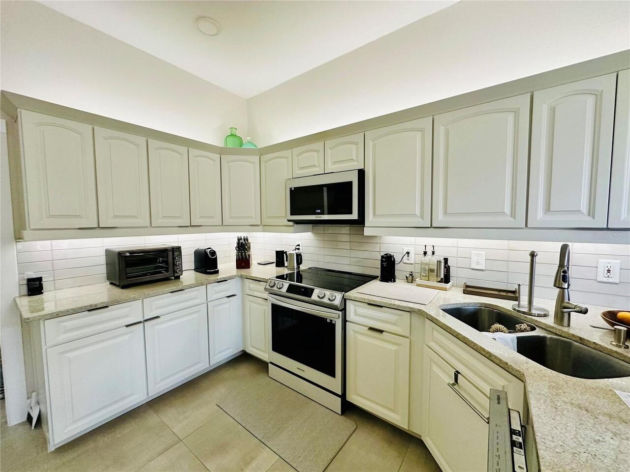 Listing Photo 10