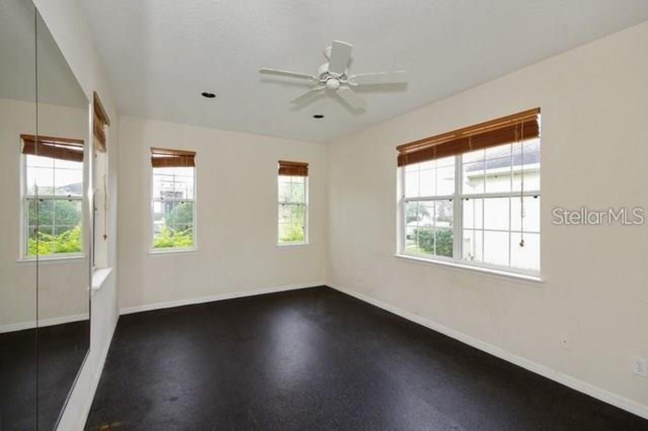 Listing Photo 11