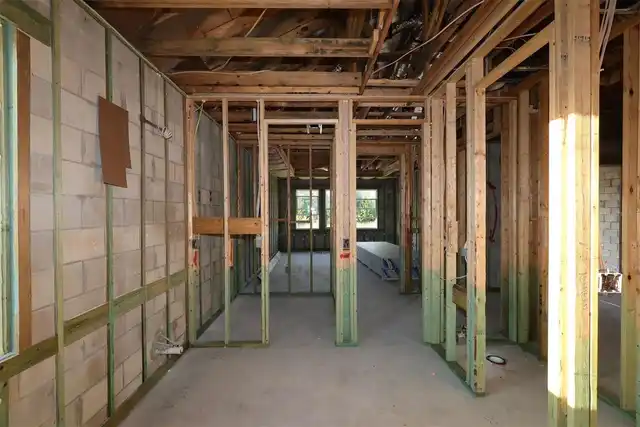 Listing Photo 12