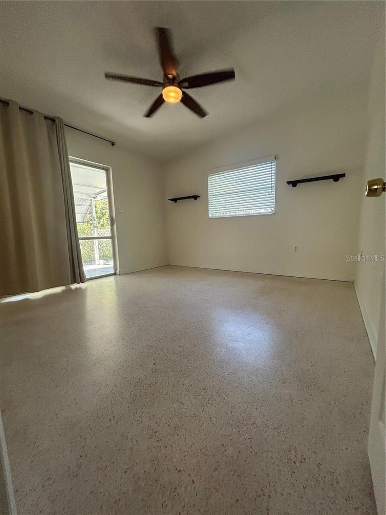 Listing Photo 11