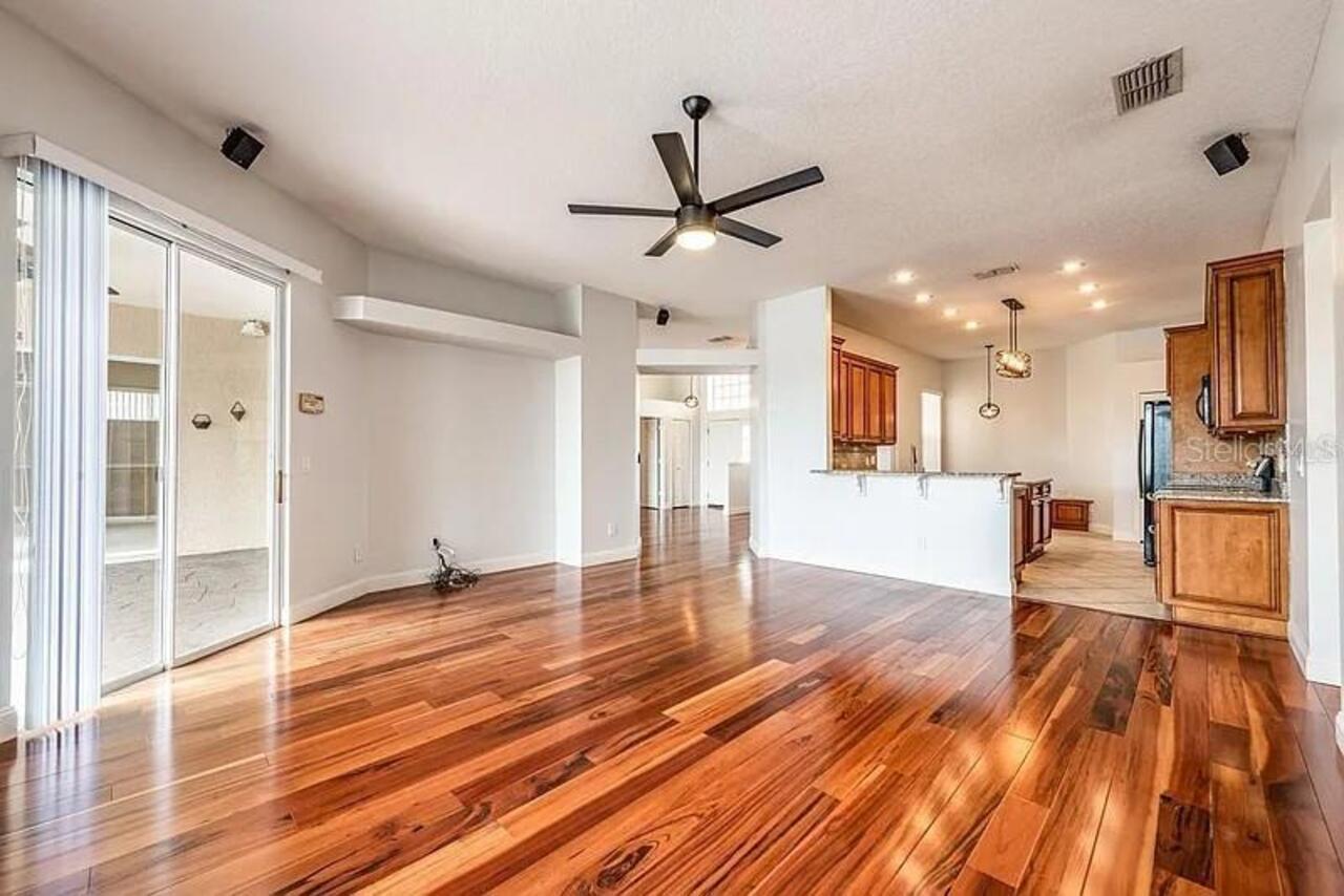 Listing Photo 11
