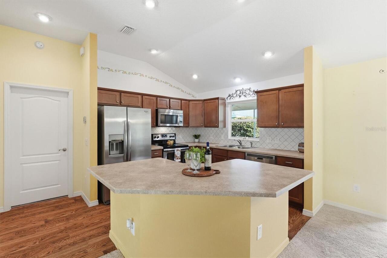 Listing Photo 10