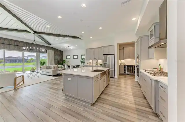 Listing Photo 10