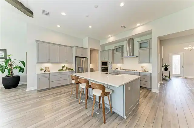 Listing Photo 11
