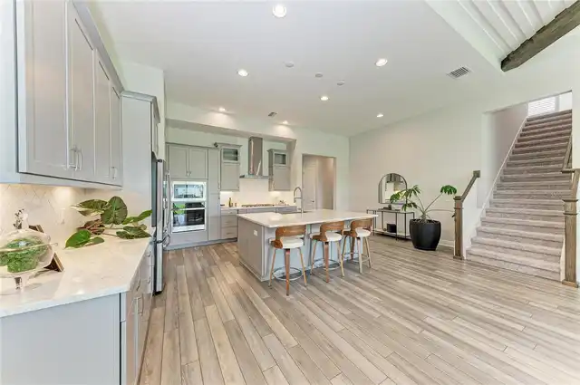 Listing Photo 12
